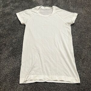 Lululemon T-Shirt